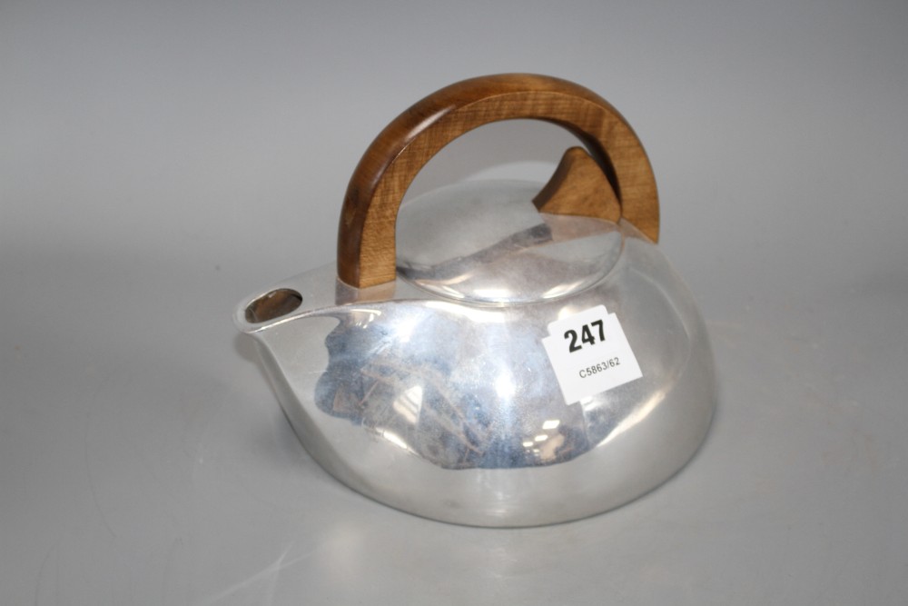 A Picquot ware K3 aluminium kettle
